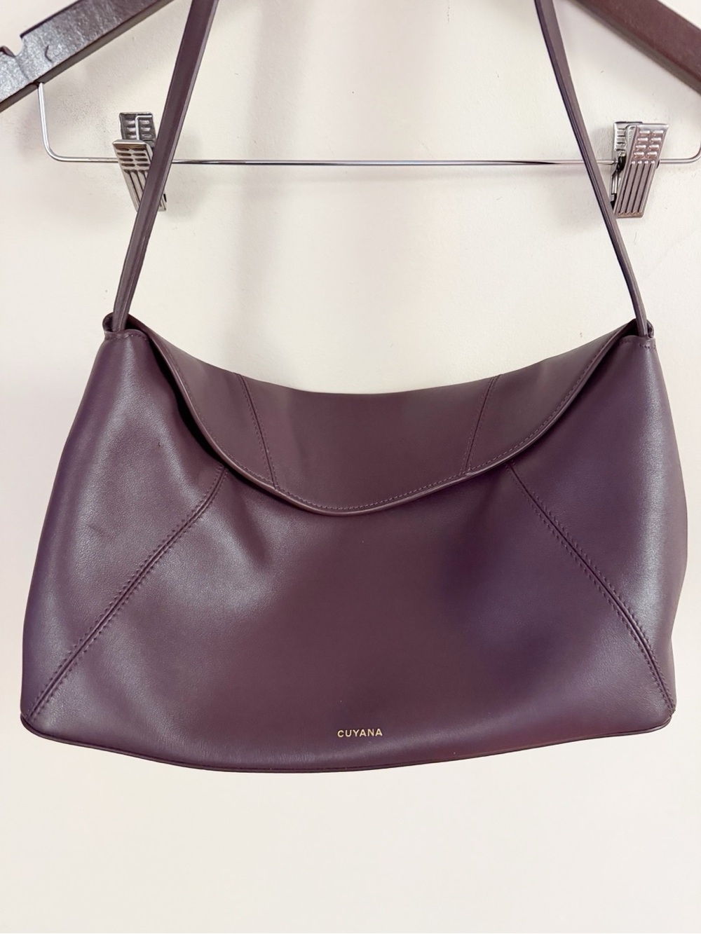 Cuyana Forma Shoulder Bag in Plum Compact Functional Purse - Picture 3 of 12